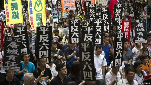 香港公眾每年都要舉行六四紀念活動,要求中國當局平反六四。(資料圖片)