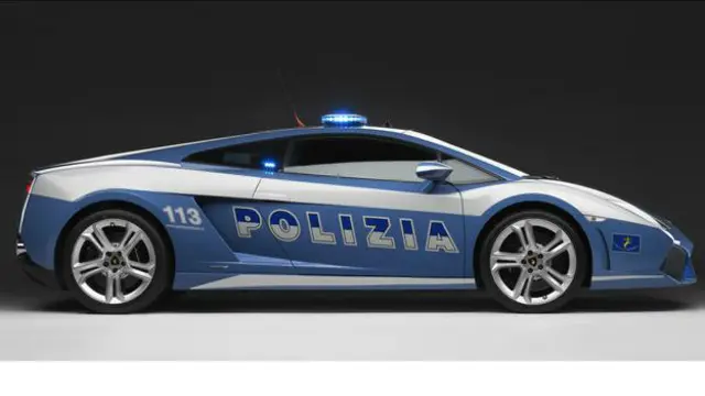 लेम्बोर्गिनी ने इटली की पोलिजिया डी स्टैटो को 2008 में लेम्बोर्गिनी गेलार्डे एलपी560-4 पोलिजिया तोहफे में दी.