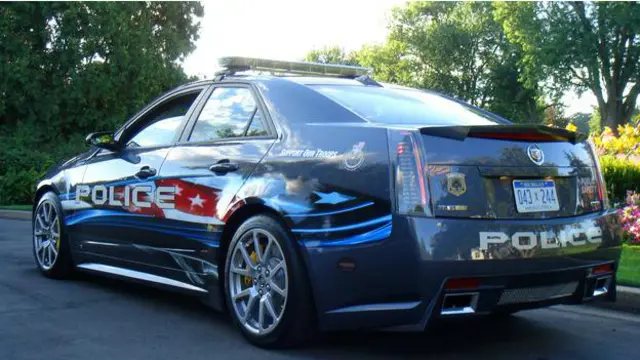 देशभक्ति के रंग में रंग कैडिलैक सीटीएस-वी में 556 कई लिहाज से लाजवाब है.