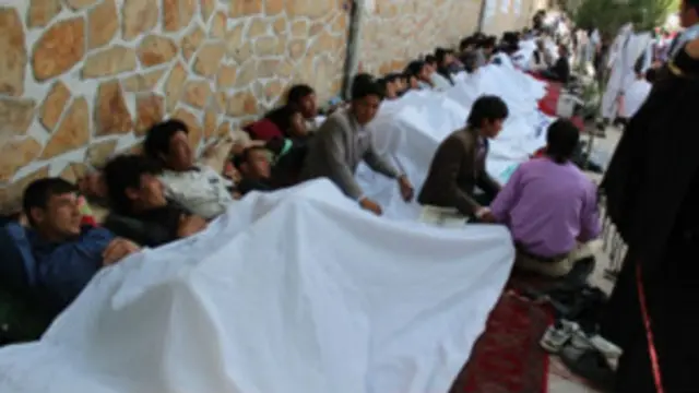 محصلینو د ياد شوي پوهنځي د مشر او يوه تن استاد گوښه کول غوښتل.