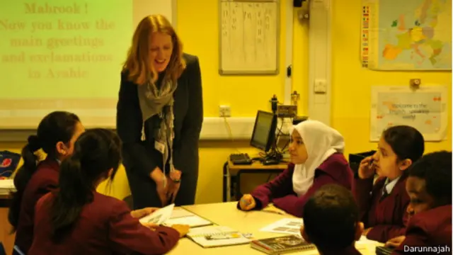 Seorang siswi Darunnajah saat mengikuti pelajaran di Sekolah Katolik Holy Family.