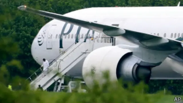 الطائرة كانت تقل 308 شخصا. 