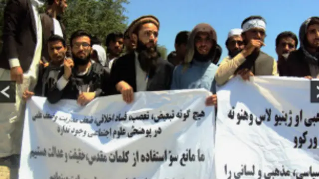 این دانشجویان و استادان با رد ادعای اعتصابکنندگان گفتهاند که ضعف مدیریت، تبعیض و برخورد نادرست در دانشکده علوم اجتماعی وجود ندارد