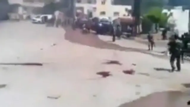 میدان بیضا. این تصویر از فیلمی برداشته شده که یکی از سربازان دولتی گرفته