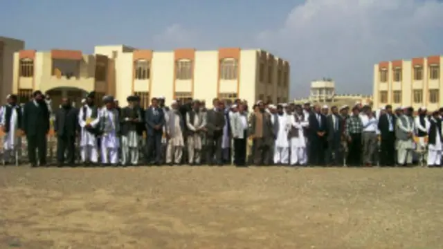 په خوست کې د شيخ زايد پوهنتون د هېواد په مشهورو او نسبتاً پرمختلليو پوهنتونونو په ليکه کې دی، خو د لوړو زده کړو وزارت دغه ګام يې ښايي له پراخو ستونزو او بدنامۍ سره مخامخ کړي.