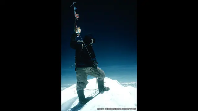 Тенцинг Норгей на вершине Эвереста