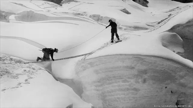 Хиллари на мосту