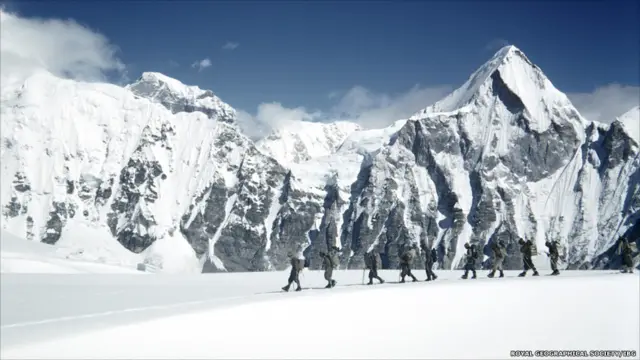 Шерпы в снегу