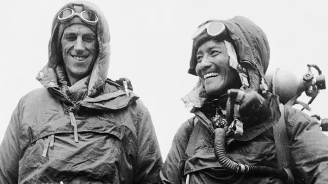 आज से साठ साल पहले सर एडमंड हिलेरी और शेनरा तेनज़िंग नोर्ग ने एवरेस्ट की चोटी पर रखा था कदम.