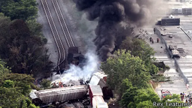 كان القطار يحمل مواد كيماوية