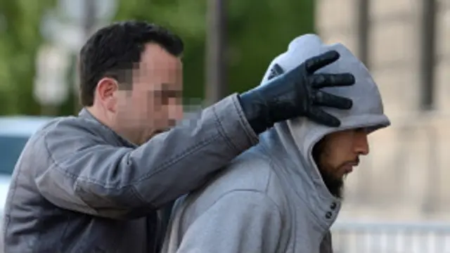 پیرس: مشتبہ حملہ آور