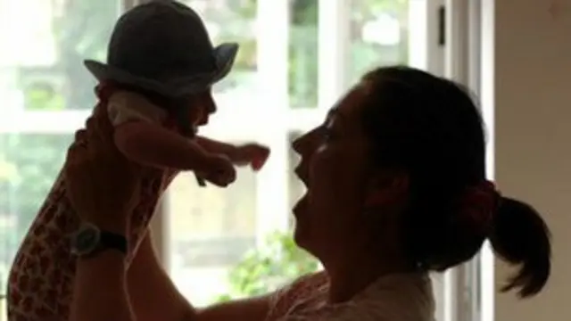 د بچیانو که د ژوند هره ترخه شېبه ګوري نو ناز په مور کوي.