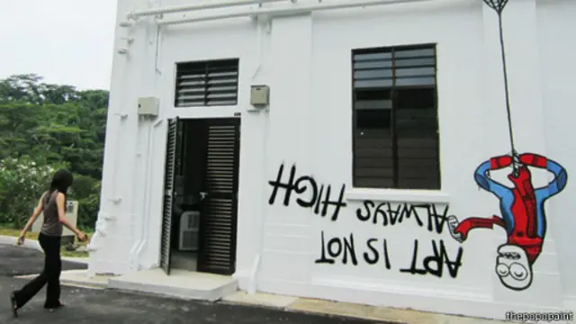 Karya mural Ryan Riyadi ikut mewarnai sebuah pameran mural di Singapura.