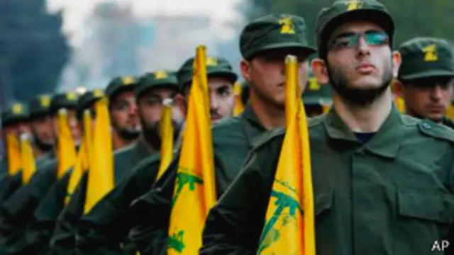 لبنان میں حزب اللہ شیعہ مسلمانوں کی ایک انتہائی طاقتور سیاسی اور فوجی تنظیم خیال کی جاتی ہے