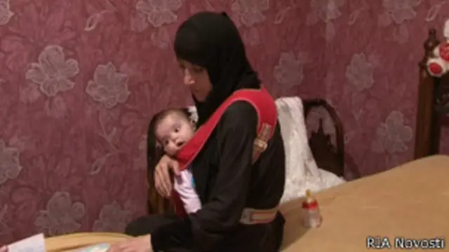 Спасенная женщина с ребенком