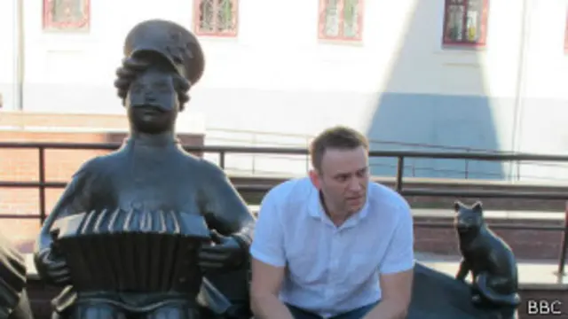 Навальный с игрушками