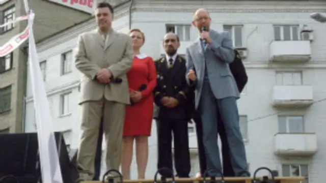 Опозиціонери після Харкова полюбили виступати з даху автобуса 