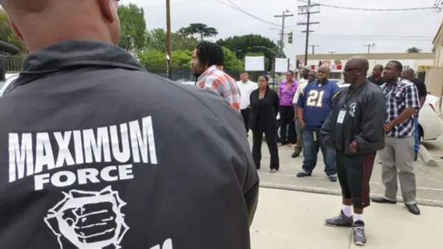 اعضاء سابقون بالعصابات في لوس أنجلوس يتعلمون كيفية التخفيف من التوتر في الشارع