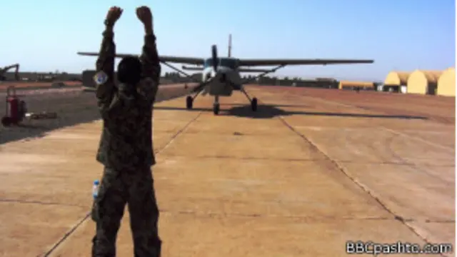 اوسمهال د پرسونل د لېږد لپاره له کوچنیو الوتکو کار اخیستل کېږي.