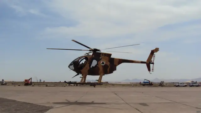 آمریکا در آموزش خلبانان افغان نقش اصلی را دارا است. این یکی از شش هیلکوپتری است که برای آموزش خلبانان کمک کرده است.