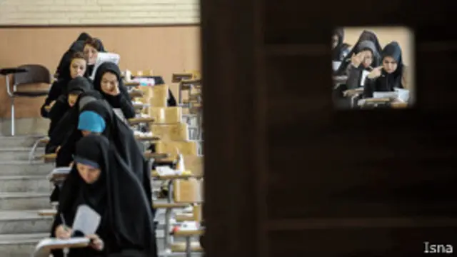 روحانی: در کجای قانون اساسی مجوز تفکیک جنسیتی در دانشگاهها صادر شده و از آن سخنی به میان آمده است؟