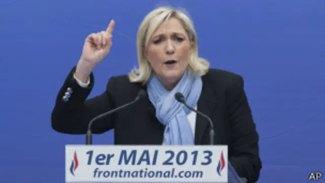Марин Ле Пен на трибуне