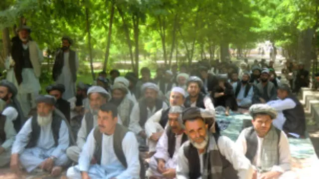 معترضان شامل افراد عادی، فعالان مدنی و فرهنگی و دانشجویان هستند