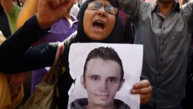 اثارت وفاة خالد سعيد إدانات عالمية ومحلية حيث أظهرت صور تم تسريبها لجثمانه أثار لتعرضه للتعذيب