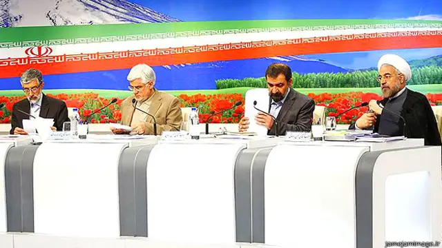 بسیاری به کنایه مناظره اخیر را 'امتحان تستی' خوانده‌اند