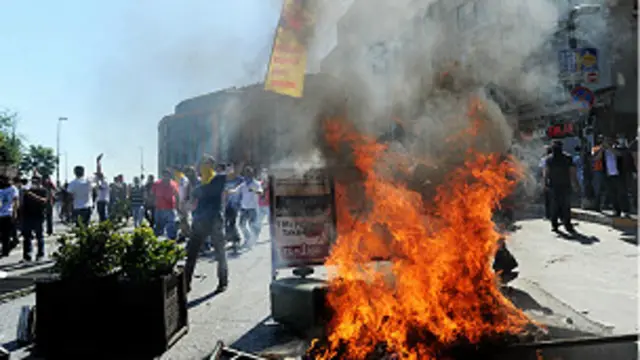 روزنامه حریت به نقل از پلیس ترکیه گفته است که ۱۳۸ نفر در بازداشت به سر میبرند