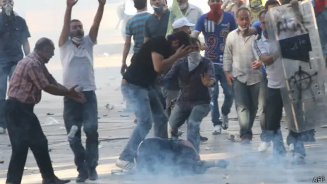 تواصلت الاشتباكات بين قوى الأمن والمحتجين لليوم الثاني على التوالي