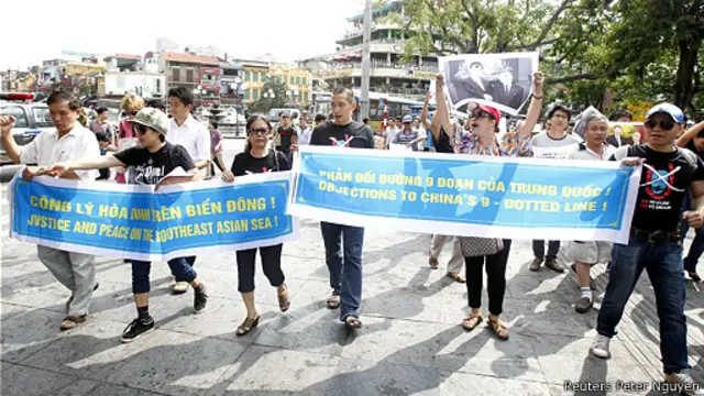 Biểu tình ở khu vực Bờ Hồ, Hà Nội sáng 2/6