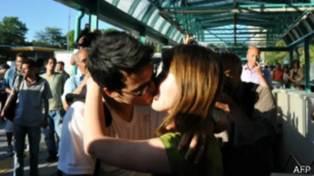 बैंग विद फ्रेंड्स यौन संबंधों की इच्छा जाहिर करने वाले फेसबुक मित्रों के लिए एलर्ट जारी करता है