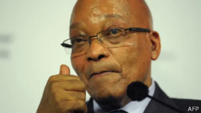 "صنداي تايمز" تقول إن محققين ليبيين التقوا جاكوب زوما لمناقشة آلية تتبع وسداد الأموال. 