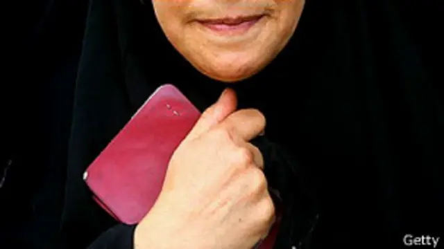 ایران کې د افغانستان په څېر د ټاکنو لپاره ځانګړی کمیسیون نه شته دلته د ټاکنو ټولې چارې د کورنیو چارو وزارت سمبالوي