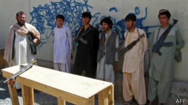 پنج جنگجوی طالبان که هفته پیش به اتهام کشتن هفت پلیس در قندهار دستگیر شدند 