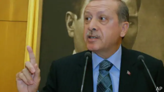 رئيس الوزراء التركي دعا إلى التحلي بالهدوء.