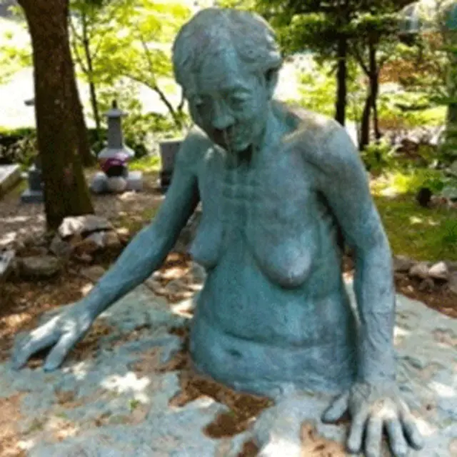 博物館中的慰安婦雕像