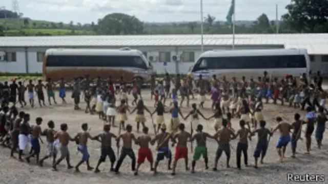 Índios de diversas etnias se manifestam em Belo Monte | Foto: Reuters
