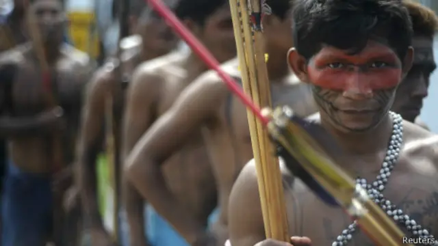 Índios se manifestam em Belo Monte | Foto: Reuters