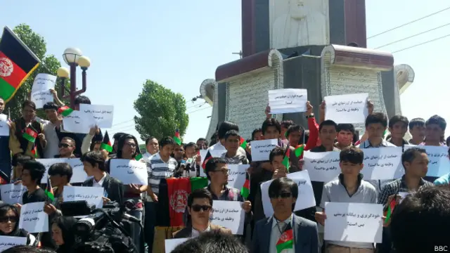 بیست و چهارمین سالگرد آیت الله خمینی با مخالفت شماری و حمایت تعدادی نهادهای مذهبی در این شهر برگزار شد