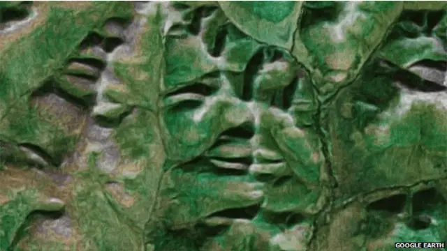 Обличчя у рельєфі Магаданської області (схід Росії)