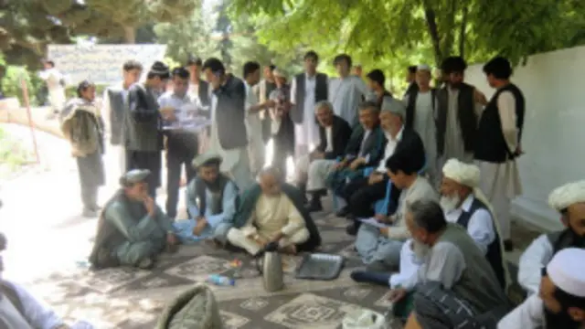 اعترض کوونکو د افغانستان له ملي شورا او ولسمشر غوښتنه کوله چې د قانون د مسودې دغه ماده دې يو ځلې بيا له نظره تېره کړي او د بېلابېلو قامونو او ټبرونو نومونو ته دې په کې ځاى ورکړل شي.