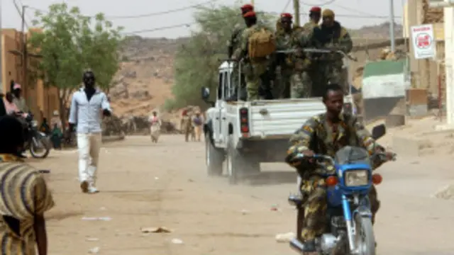 كانت كيدال تخضع "لادارة" الحركة الوطنية لتحرير ازواد التي ترفض وجود الجيش المالي في هذه المنطقة.