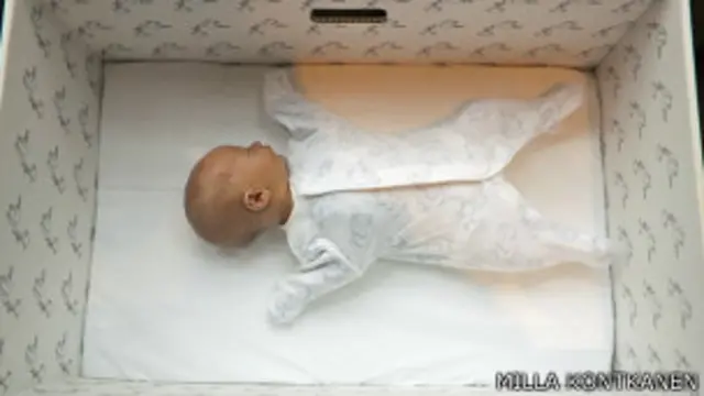 Младенец в коробке