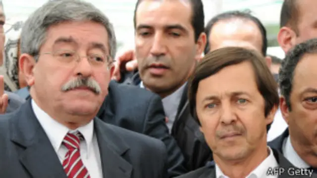 أويحي يسارا أكثر الشخصيات السياسية ترؤسا للحكومة الجزائرية لكنه معروف أيضا بعدم شعبيته