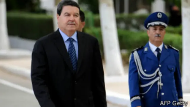 يعرف الهامل في الجزائر بأنه عسكري تولى قيادة الأمن الوطني أو الشرطة. 