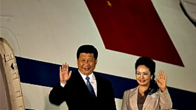 Xin Jinping, presidente de China, junto a su esposa, Peng Liyuan. Foto Ap.
