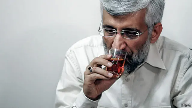 آقای جلیلی می‌گوید دلیل حصر این است که موسوی و کروبی، نظام اسلامی را در سطح رهبران سرنگون‌شده مصر و تونس می‌خواندند