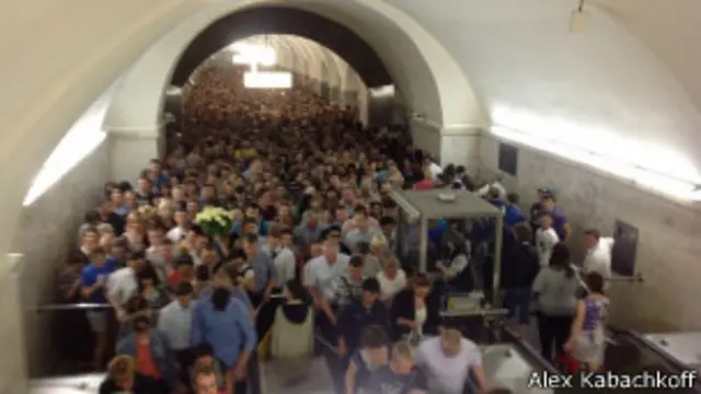 Пассажиры, оказавшиеся в метро в момент происшествия, долго не могли покинуть станции